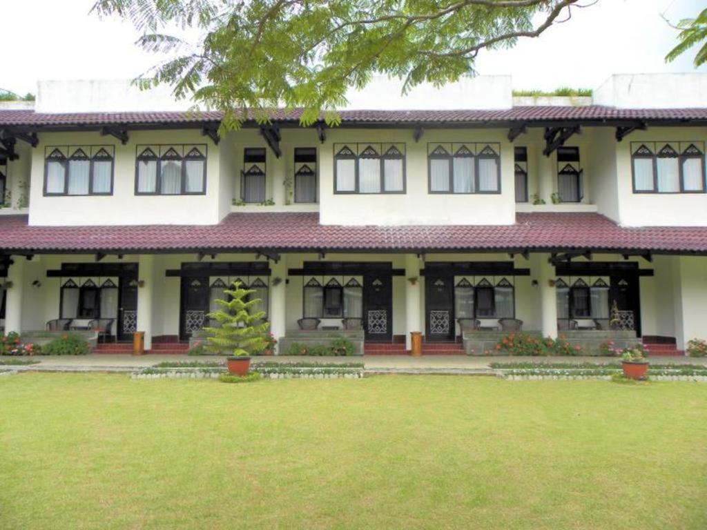 Hotel Sibayak Internasional Berastagi Luaran gambar