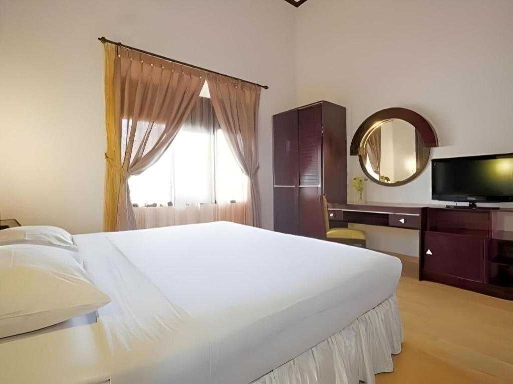 Hotel Sibayak Internasional Berastagi Luaran gambar