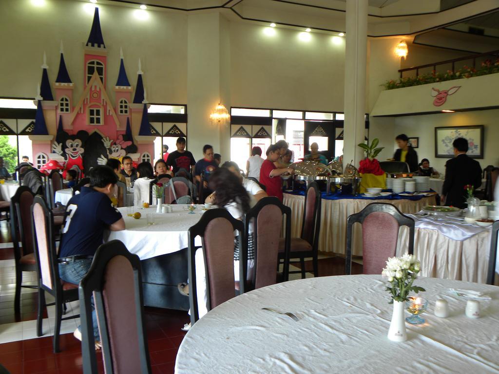 Hotel Sibayak Internasional Berastagi Luaran gambar