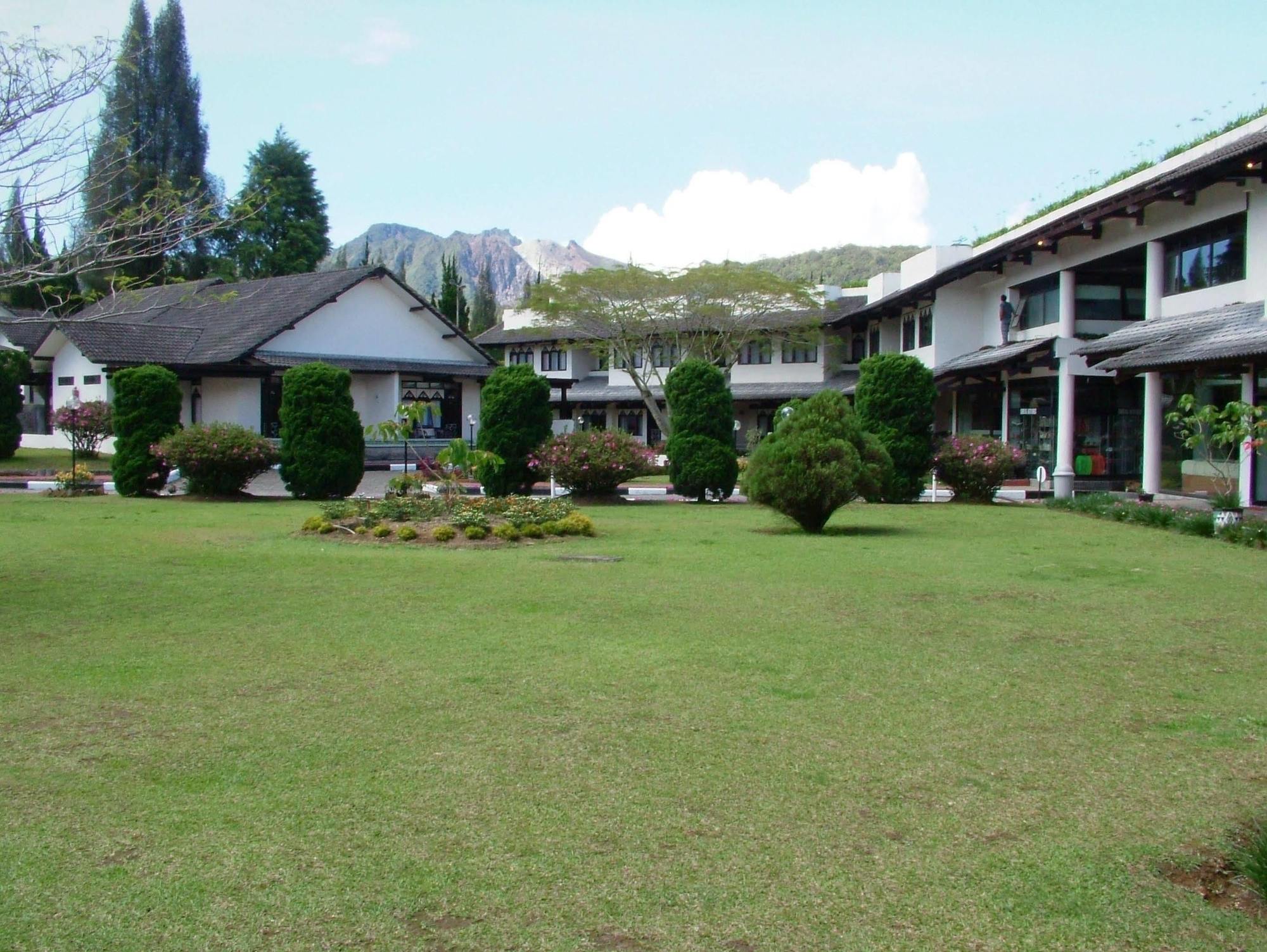 Hotel Sibayak Internasional Berastagi Luaran gambar
